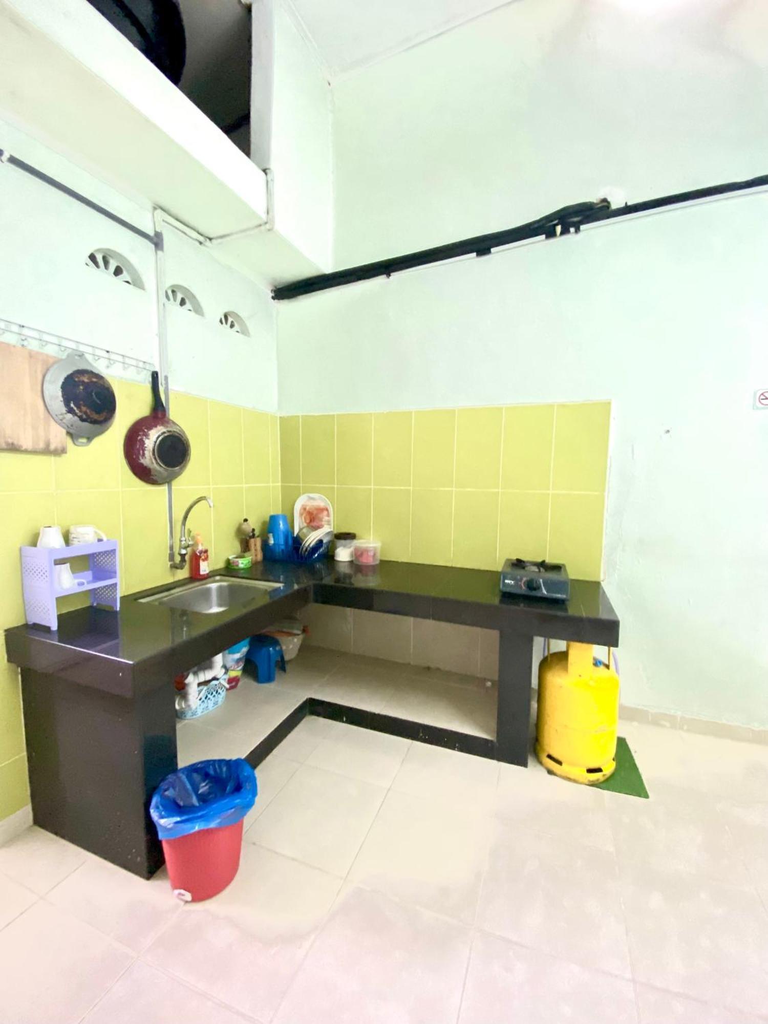 Umi Homestay Batu Buruk Kuala Terengganu Ngoại thất bức ảnh